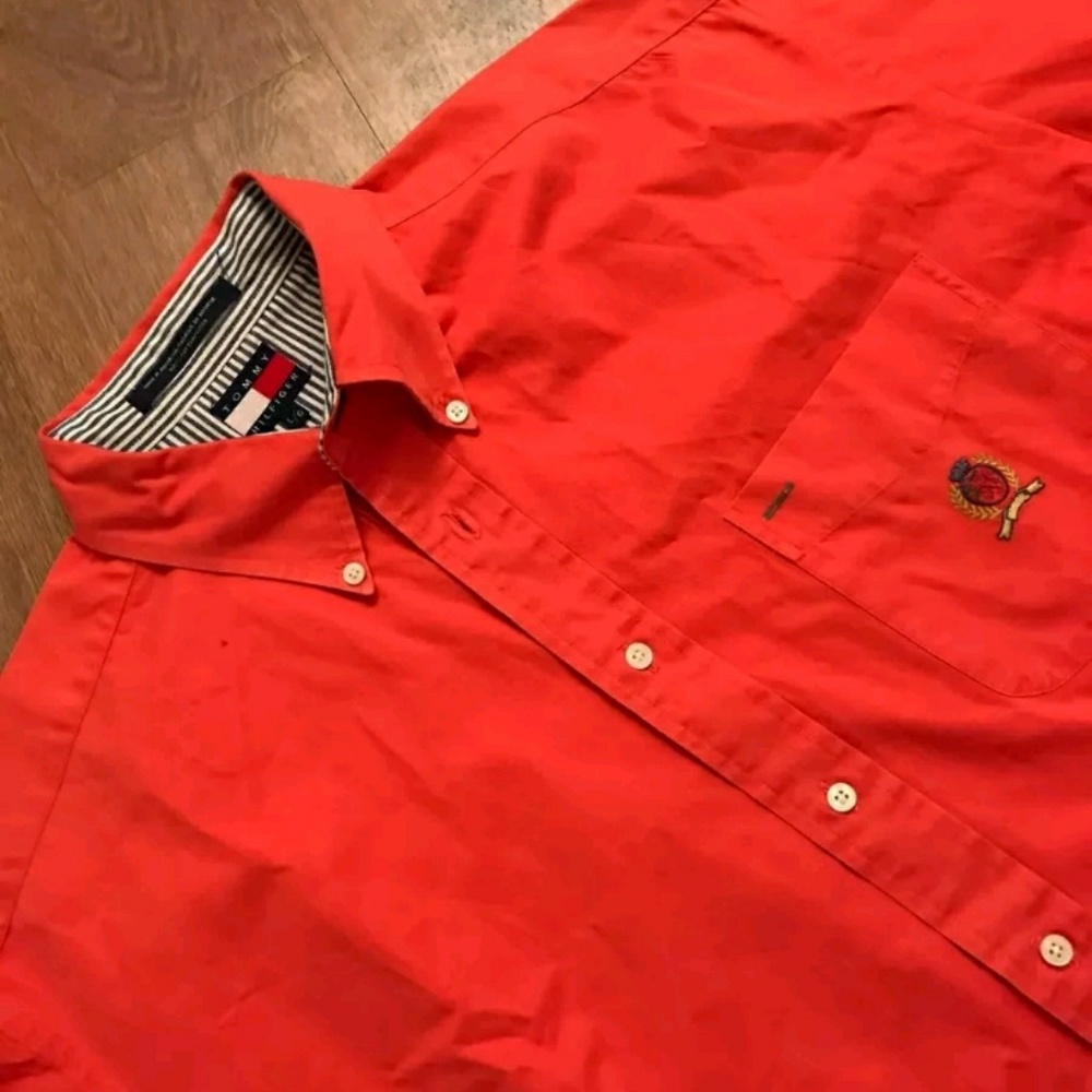Vintage Tommy Hilfiger short sleeve shirt

Size